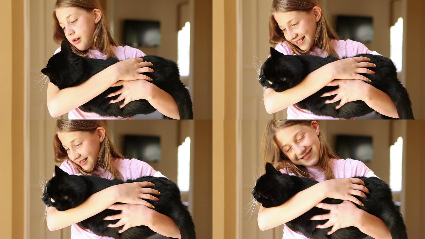 小女孩抱着她的猫和它说话