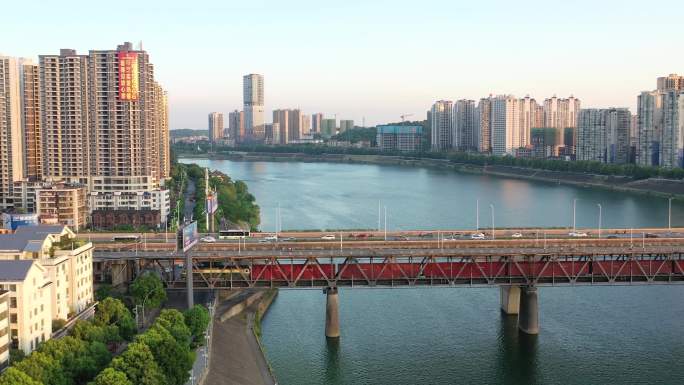 4K航拍列车驶过衡阳湘江公铁大桥