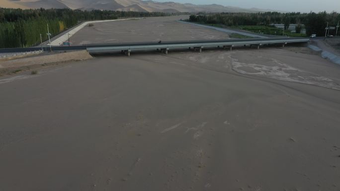 4k-干枯河道大桥航拍