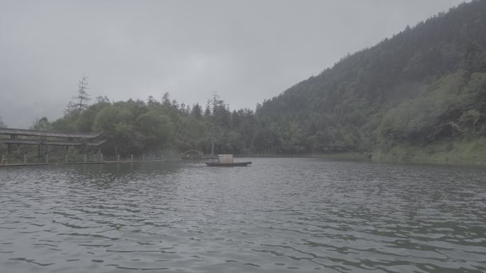 鹅嫚沟官鹅沟湖心鹅绿水小雨意境灰片4K
