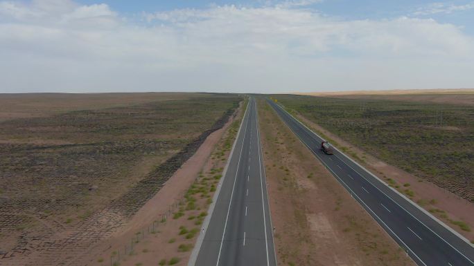 航拍G7京新高速沙漠公路高速公路戈壁公路