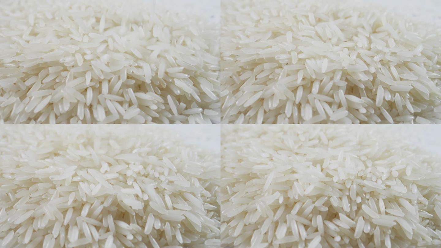 倒白米。农民劳动农田收割稻米加工