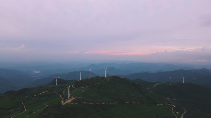 4k航拍东白山风力发电 发电机