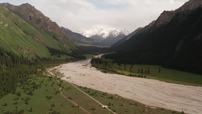 中国新疆伊犁夏特古道风景