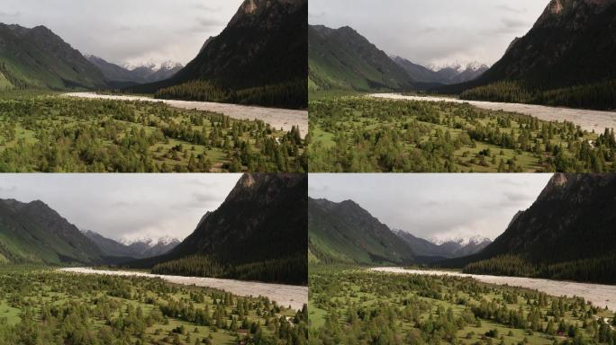 中国新疆伊犁夏特古道风景