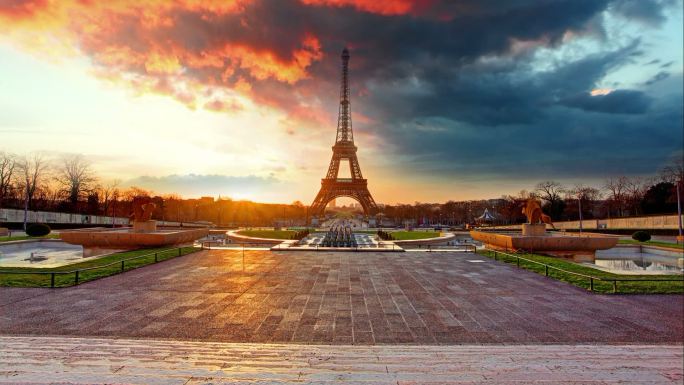 巴黎，日出时的埃菲尔铁塔