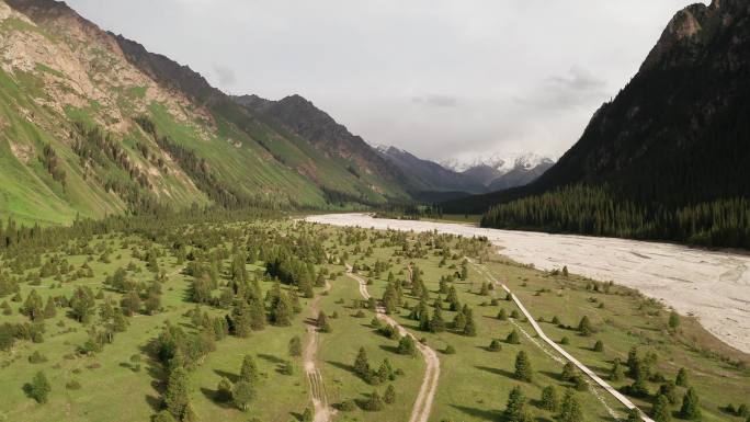 中国新疆伊犁夏特古道风景