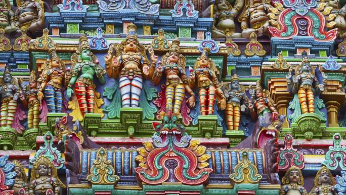 印度教寺庙戈普拉（塔）上的雕塑。