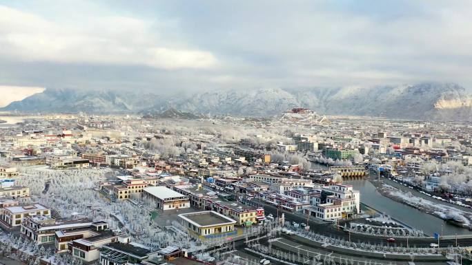西藏拉萨雪景远望布达拉宫雪中拉萨高原美景