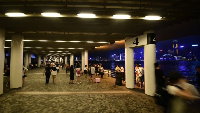 香港尖沙咀码头夜晚人流延时