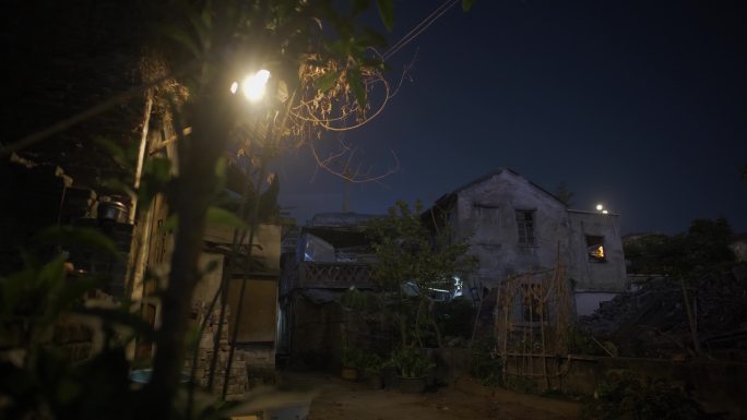 城中村 农村夜灯下的旧房子