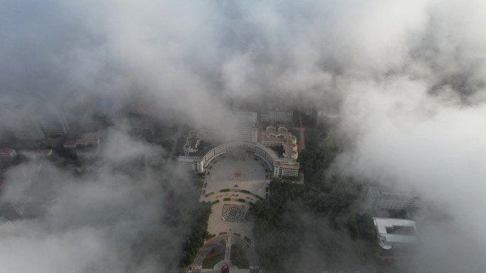 云雾之下的山东大学威海校区图书馆