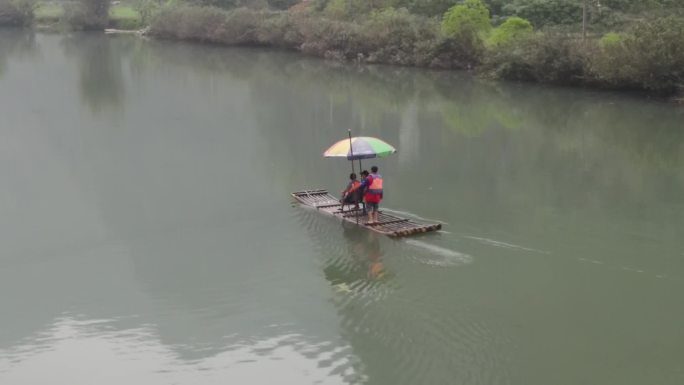 烟雨遇龙河