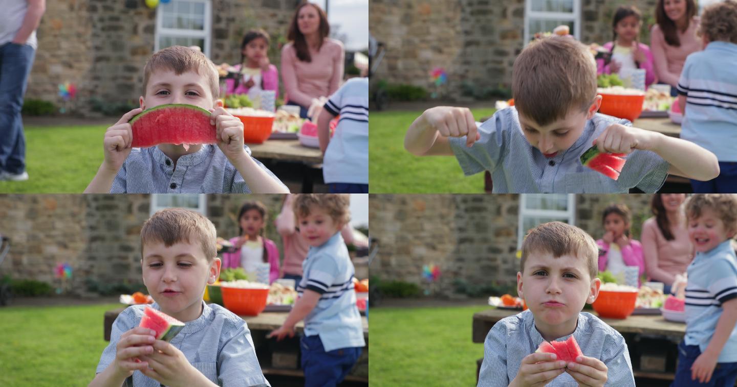 小男孩在镜头前吃西瓜