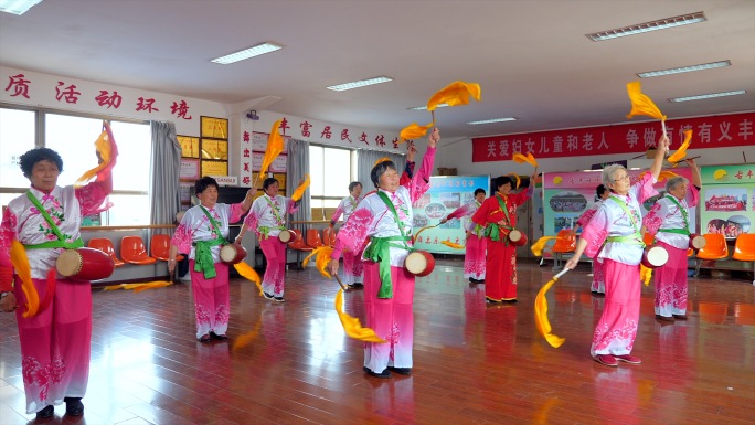 腰鼓广场舞社区广场舞大妈