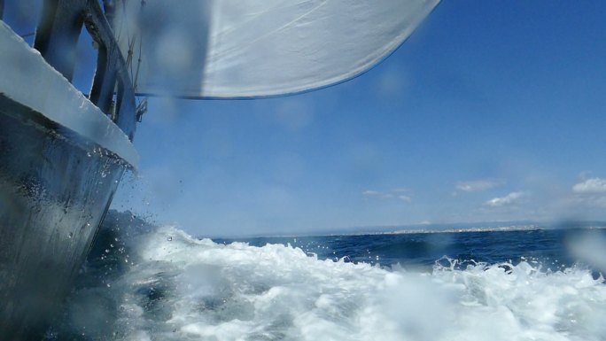 帆船比赛船舵海浪浪花大海海洋远航远洋