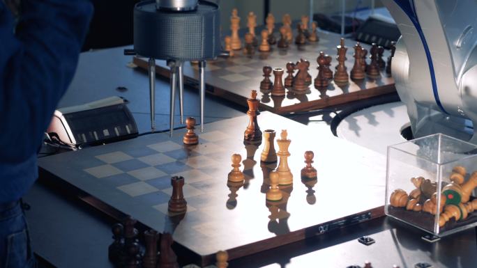 棋手和机器人之间的博弈过程