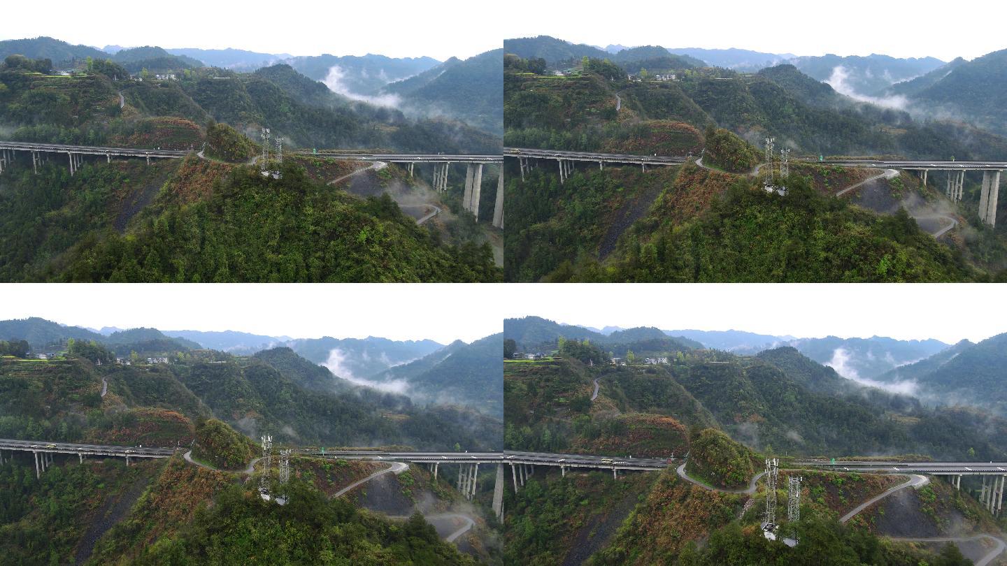 包茂高速湖南湘西吉首段，云雾中的高速公路