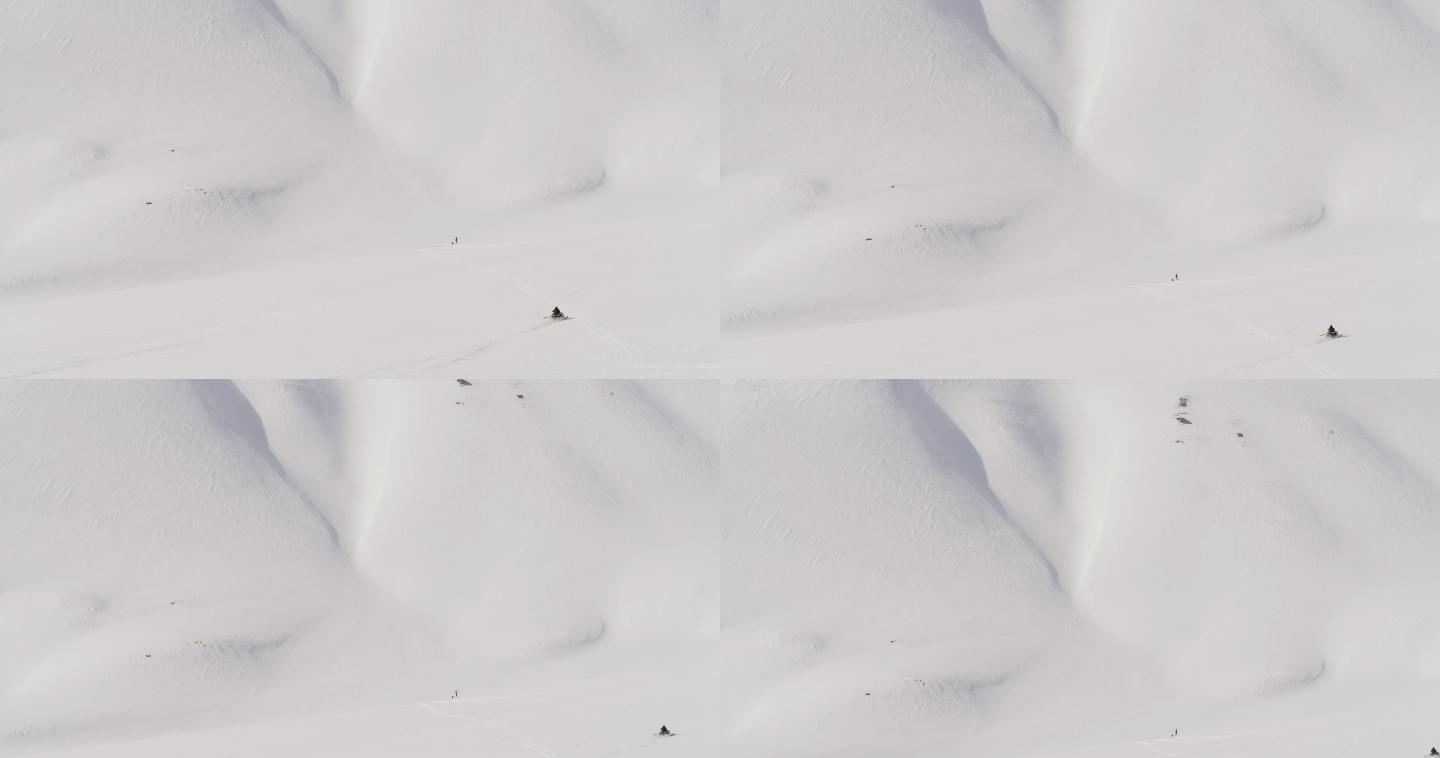 斯瓦尔巴特群岛上白雪覆盖的山谷