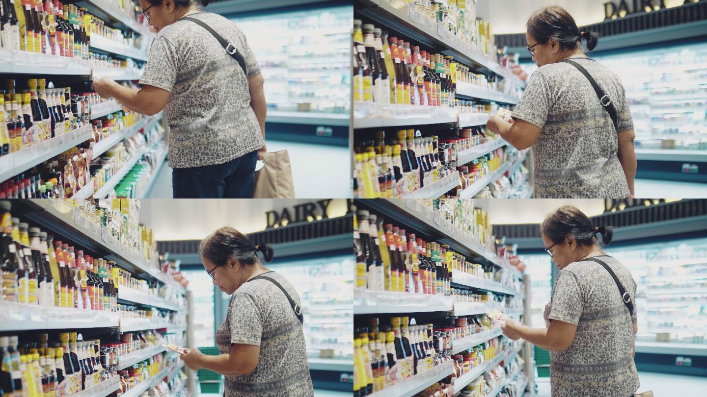 女人看调味品标签超市侧视购物袋