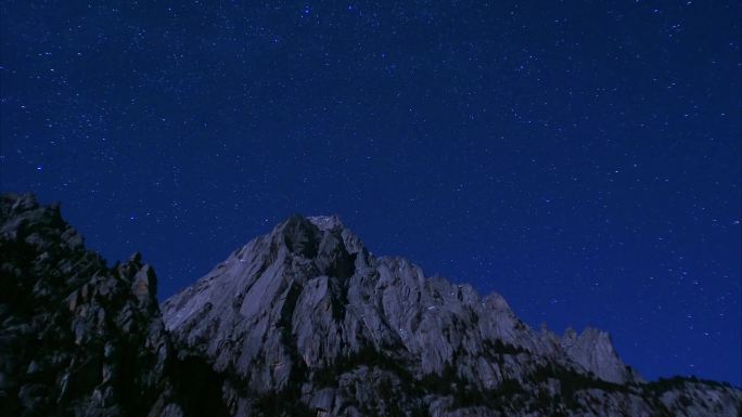 4.5K 雪山星空延时 星空斑斓