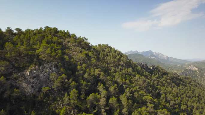 山谷无人机拍摄山