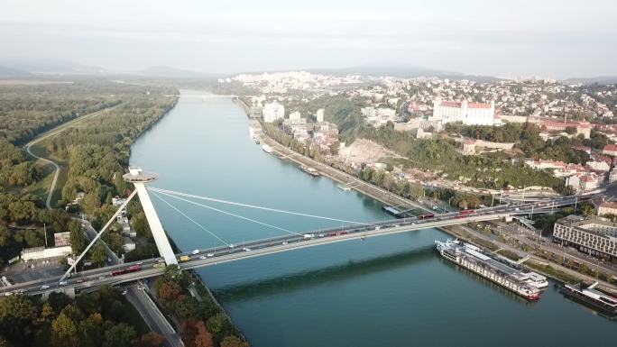 多瑙河大桥顺时针刷锅