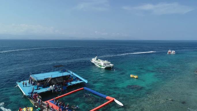 巴厘岛海滩快艇游船