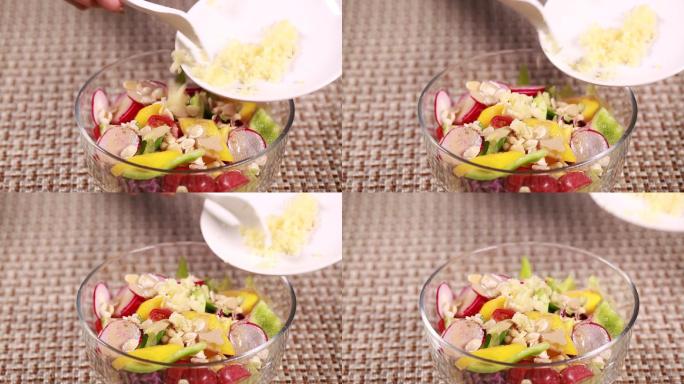 制作健康蔬菜沙拉 (1)