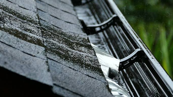 雨水屋顶瓦小雨下雨流水