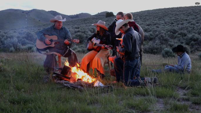 牛仔家庭篝火野餐牛仔聚会