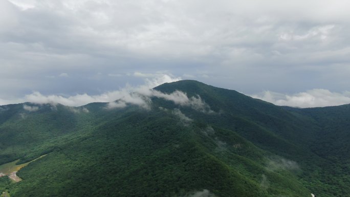 航拍 山脉 山谷 云层 4K