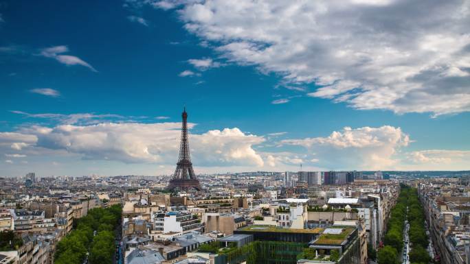 巴黎埃菲尔铁塔鸟瞰图。