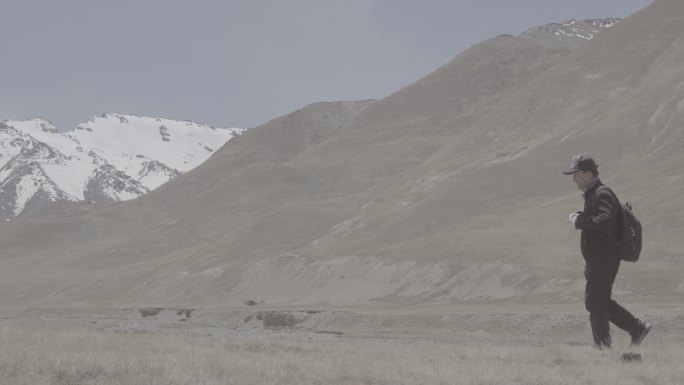 祁连山山区巡山雪山工作