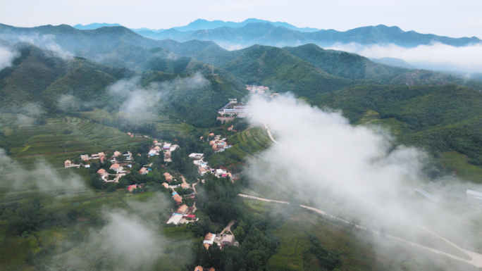 山村.云雾缭绕.农村.绿水青山