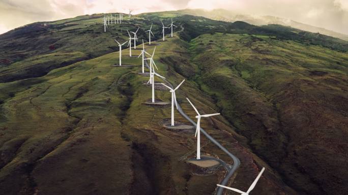 山间的风力发电机循环利用旋转自然