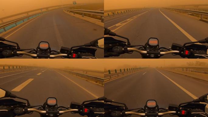 沙尘暴中高速骑摩托车