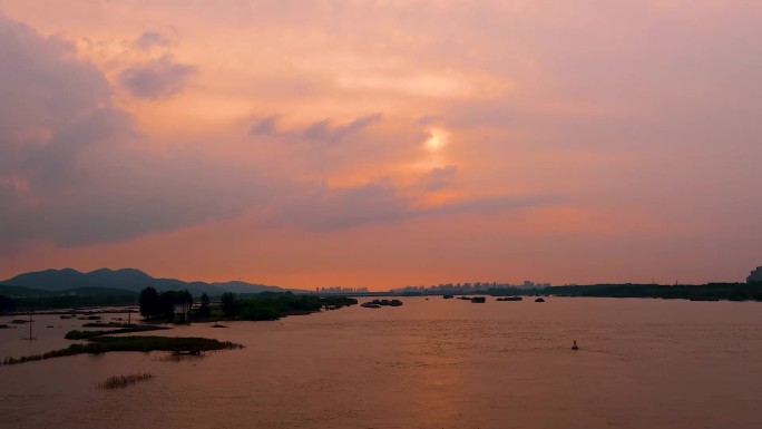 雨季淮河夕照