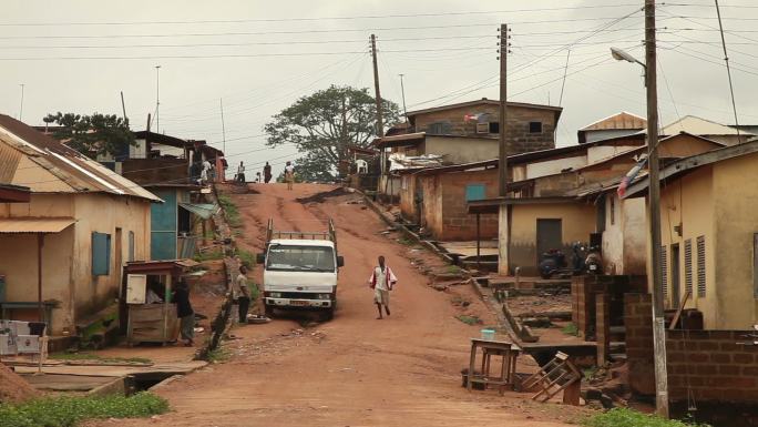 图中显示的是加纳中部一个叫阿塞布的城镇。