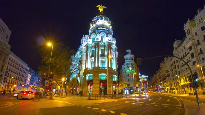 马德里夜灯大都会交通格兰经十字路口