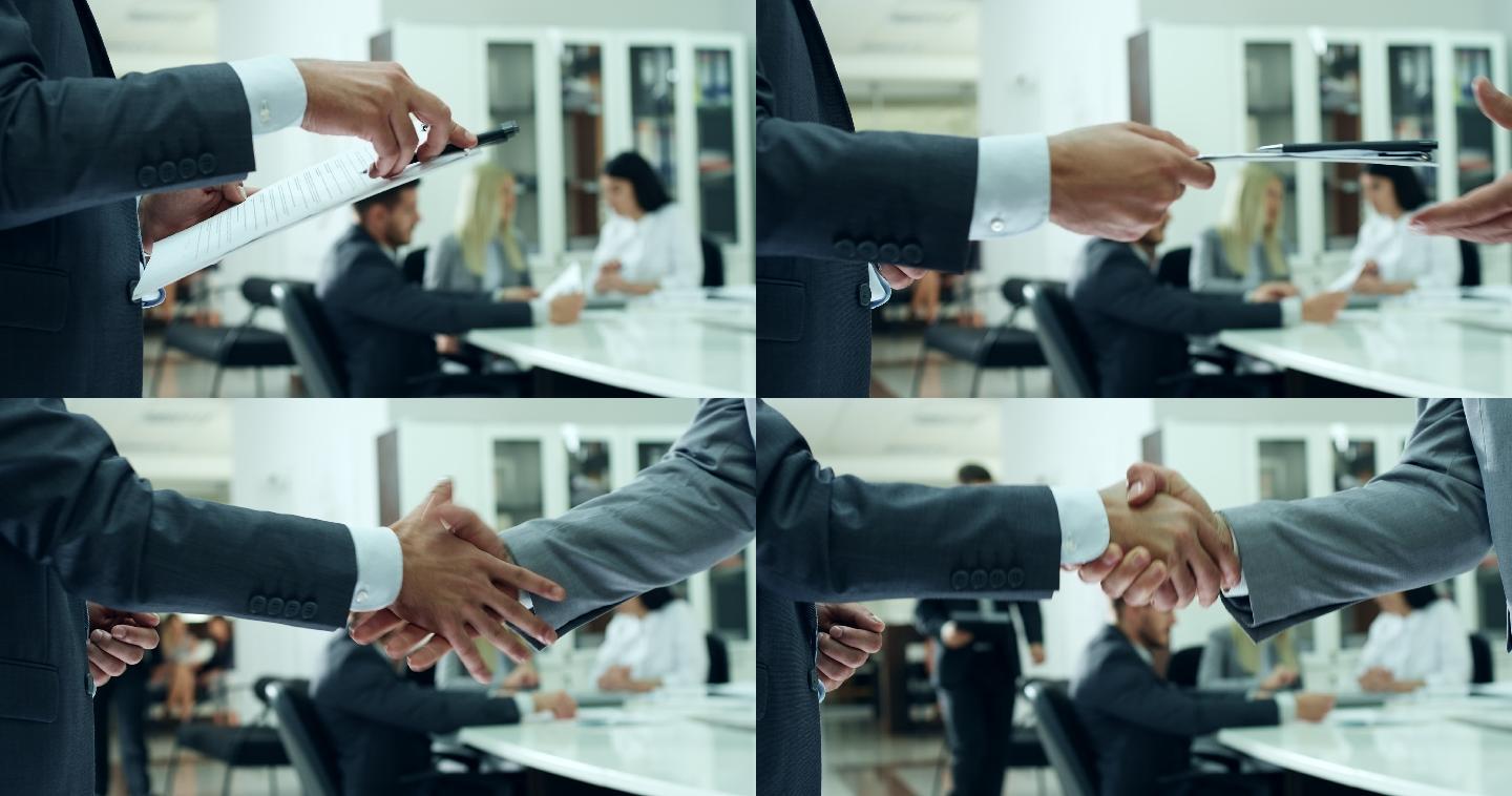 商务人士签署合同后握手