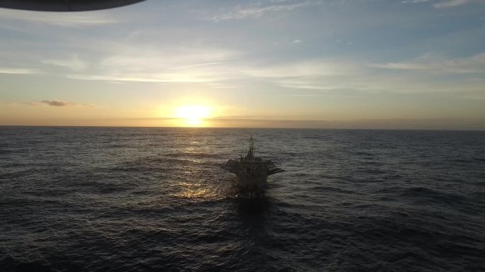 夕阳下 大西洋上 航拍远洋渔船全景