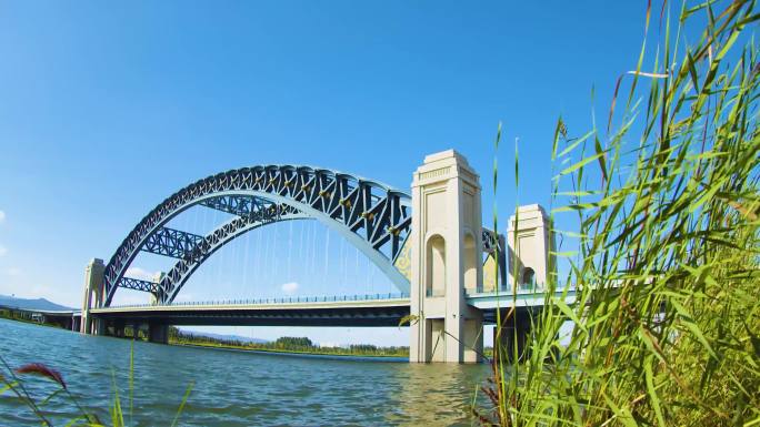 山西太原城市绿色风景滨河景观网红桥