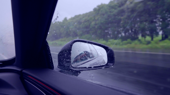 4K雨天开车-雨滴下雨天高速上开车