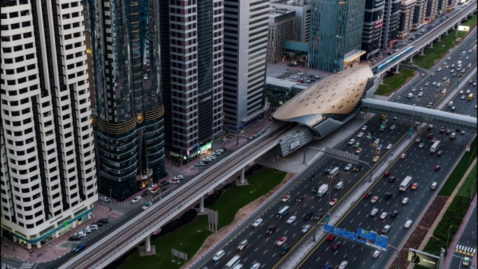 迪拜交通的延时鸟瞰图