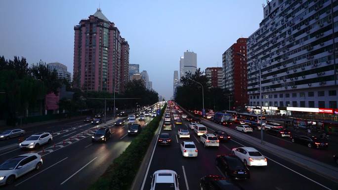 傍晚城市道路上的车流【延时】