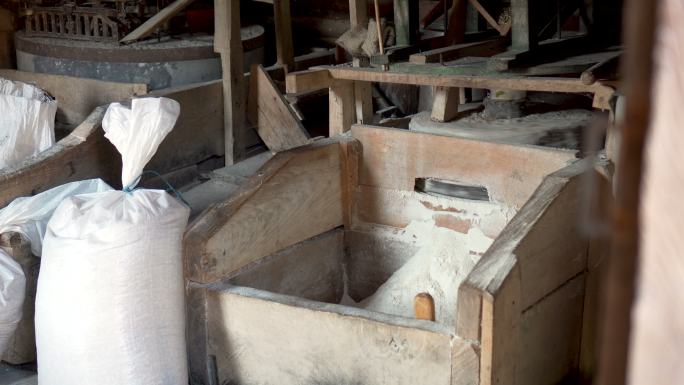 石磨玉米磨面石磨打面磨坊面粉厂作坊面粉加