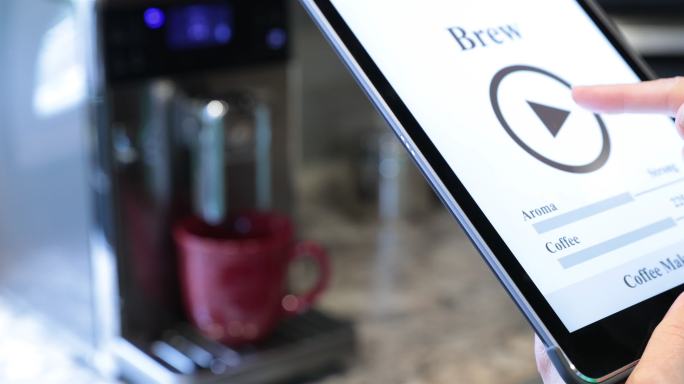 智能家居内的咖啡机由数字平板电脑控制