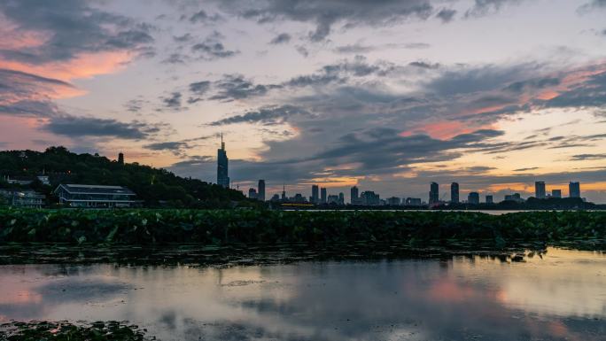 南京玄武湖日转夜