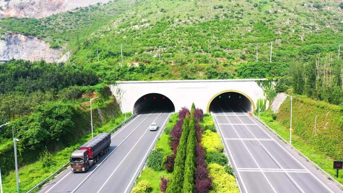 4K京昆高速东渝河隧道